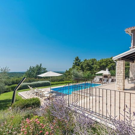 Villa Sterpazzi - Near Porec With Sea View, Private Jacuzzi, Sauna And Pool Visnjan Bagian luar foto