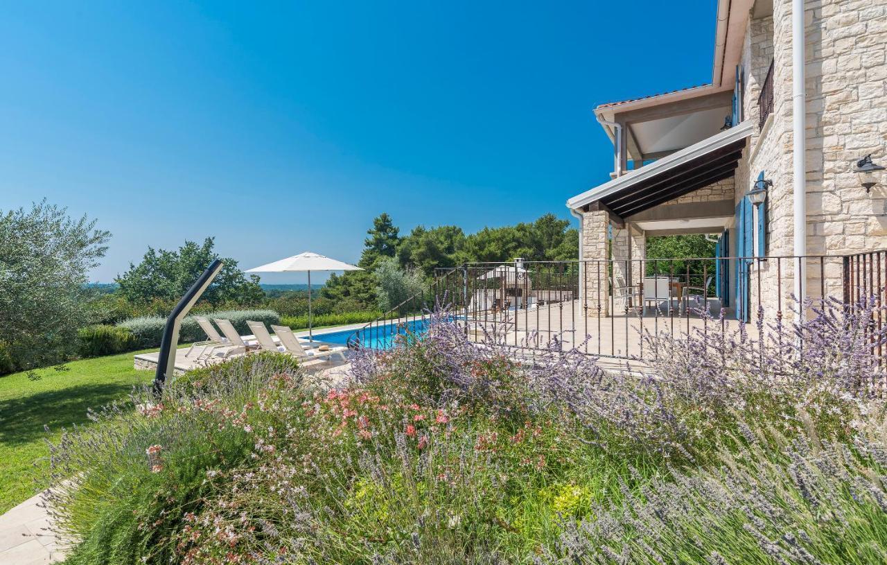 Villa Sterpazzi - Near Porec With Sea View, Private Jacuzzi, Sauna And Pool Visnjan Bagian luar foto