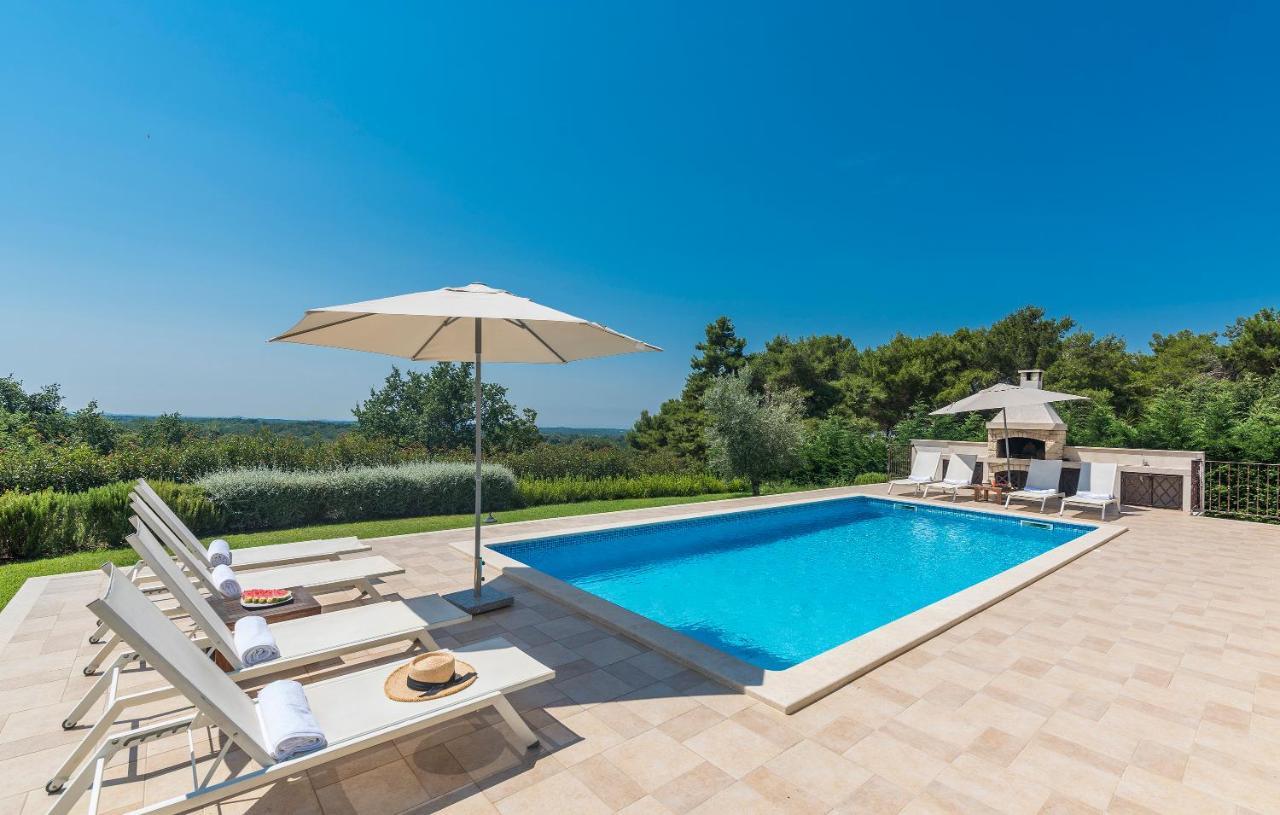 Villa Sterpazzi - Near Porec With Sea View, Private Jacuzzi, Sauna And Pool Visnjan Bagian luar foto