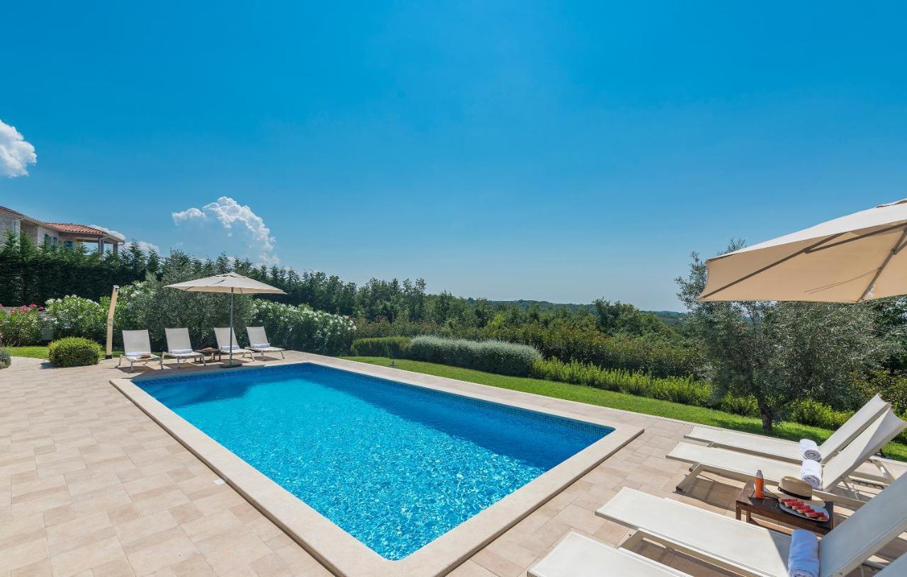 Villa Sterpazzi - Near Porec With Sea View, Private Jacuzzi, Sauna And Pool Visnjan Bagian luar foto