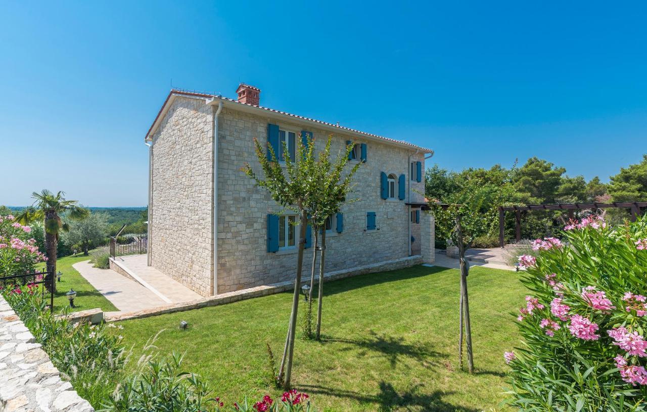 Villa Sterpazzi - Near Porec With Sea View, Private Jacuzzi, Sauna And Pool Visnjan Bagian luar foto