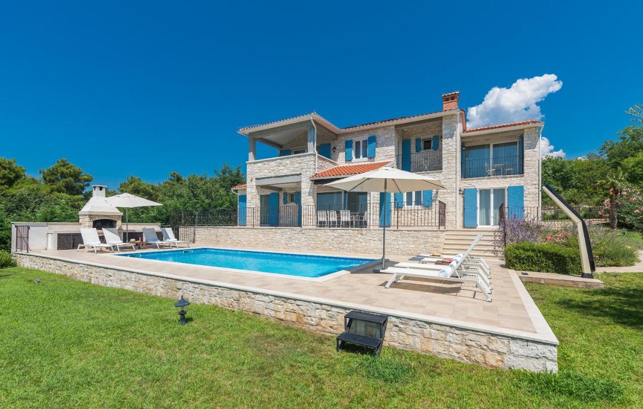 Villa Sterpazzi - Near Porec With Sea View, Private Jacuzzi, Sauna And Pool Visnjan Bagian luar foto