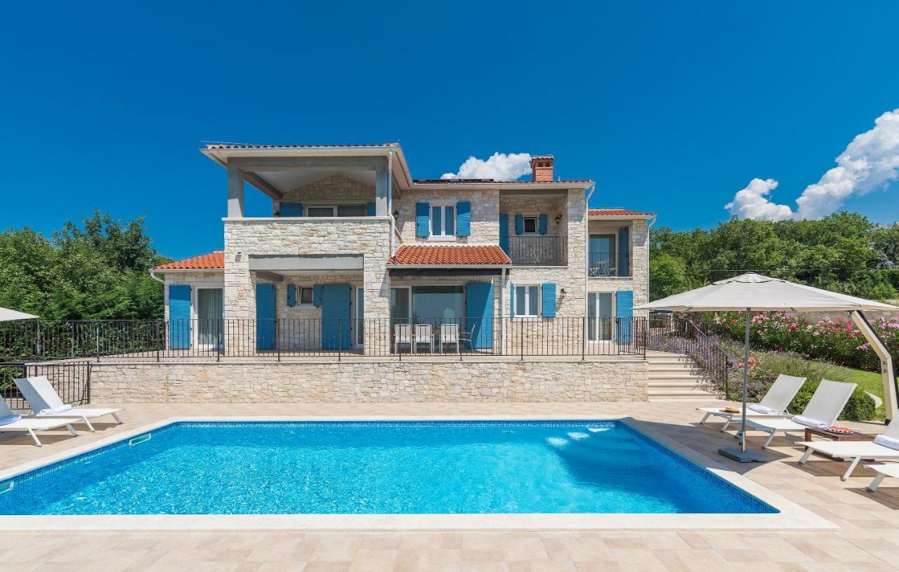 Villa Sterpazzi - Near Porec With Sea View, Private Jacuzzi, Sauna And Pool Visnjan Bagian luar foto