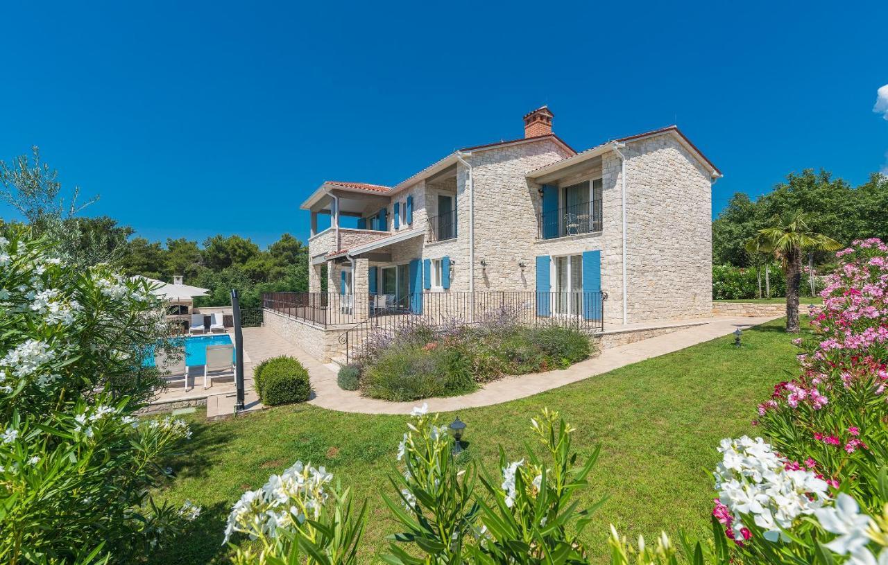 Villa Sterpazzi - Near Porec With Sea View, Private Jacuzzi, Sauna And Pool Visnjan Bagian luar foto