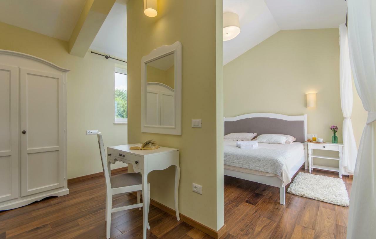 Villa Sterpazzi - Near Porec With Sea View, Private Jacuzzi, Sauna And Pool Visnjan Bagian luar foto