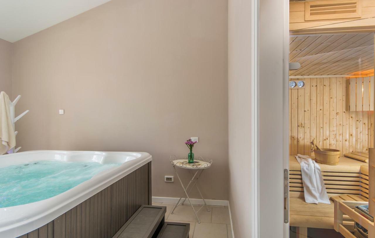 Villa Sterpazzi - Near Porec With Sea View, Private Jacuzzi, Sauna And Pool Visnjan Bagian luar foto