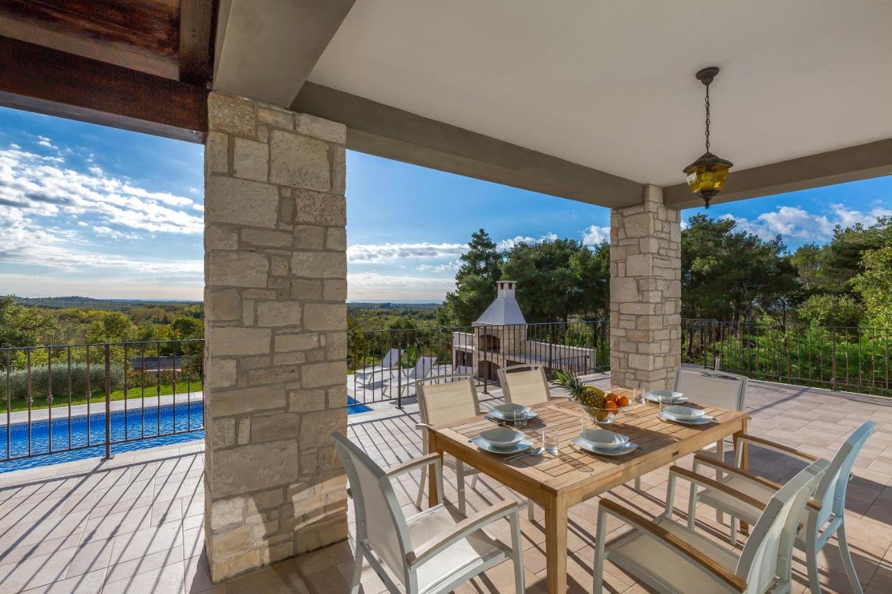 Villa Sterpazzi - Near Porec With Sea View, Private Jacuzzi, Sauna And Pool Visnjan Bagian luar foto